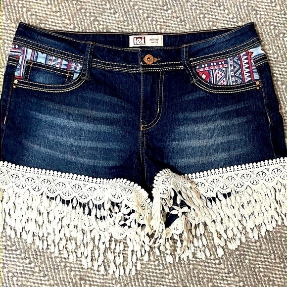 Lei low rise jean‎ shorts crochet fringe tassels size junior 9 - Picture 1 of 4